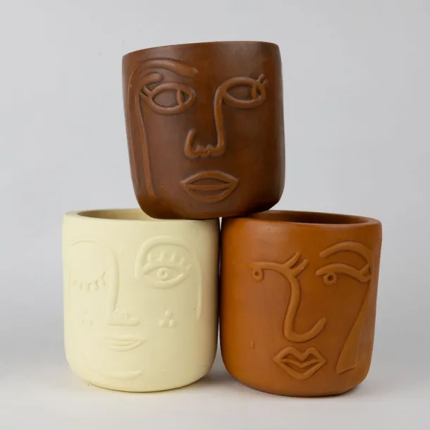 Full Lashes Terracotta Face Planter