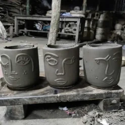 Full Lashes Terracotta Face Planter