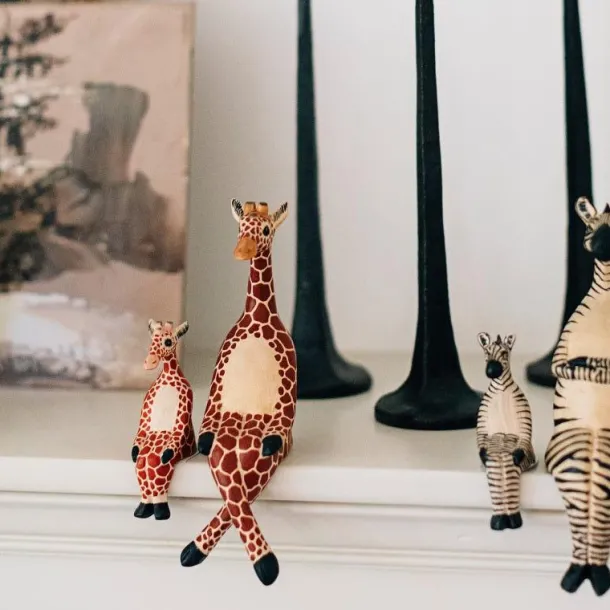 Little Giraffe Shelf Sitter