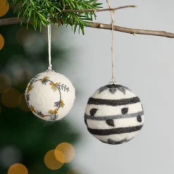 Lovely Wreath Embroidered Felt Ball Ornament