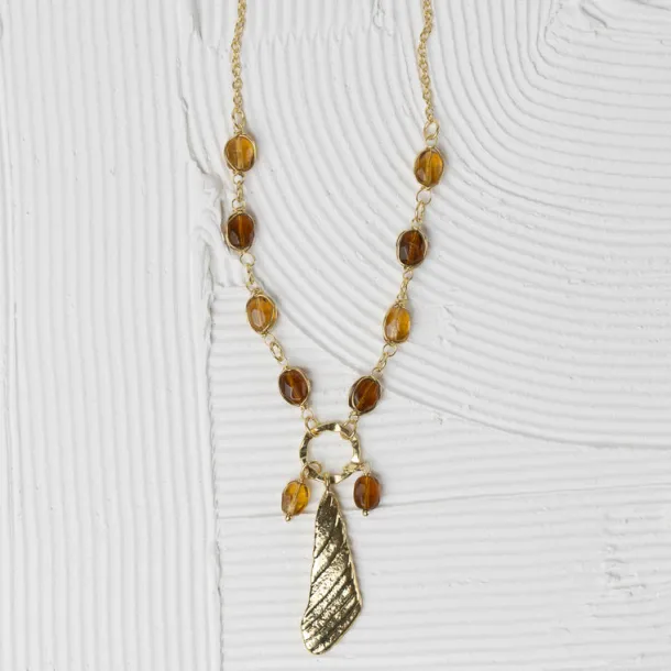 Mila Pendant Necklace