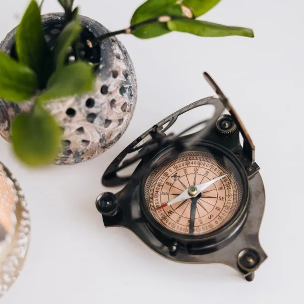 Sundial Compass