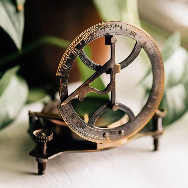 Sundial Compass