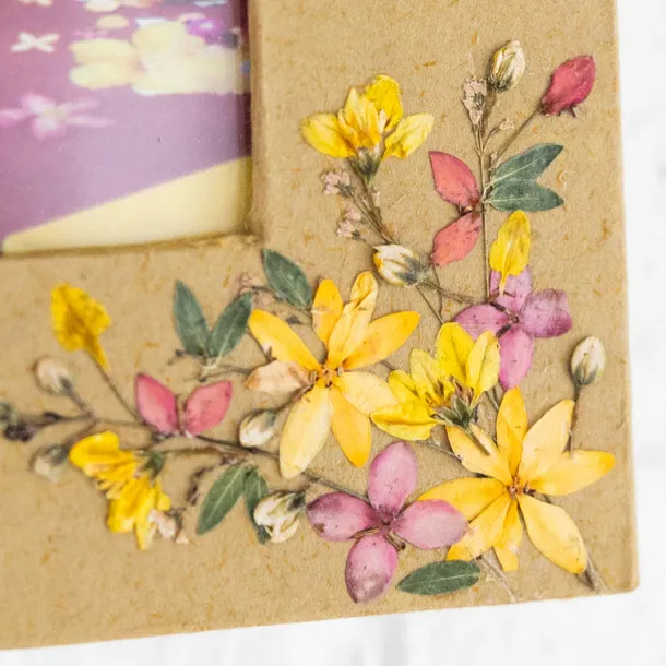 Tala Dried Flowers Frame