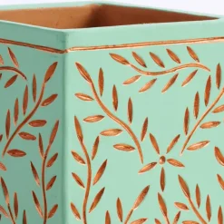 Tila Terracotta Debossed Leaf Planter
